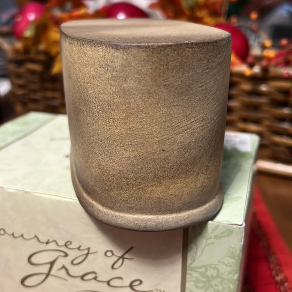 Journey of Grace Small Pedestal by Nancy Carter 2003 NWT - Picture 4 of 5